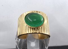 Ring mit Edelstein