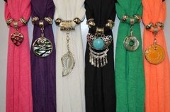 Sortiment Schal mit Anhänger