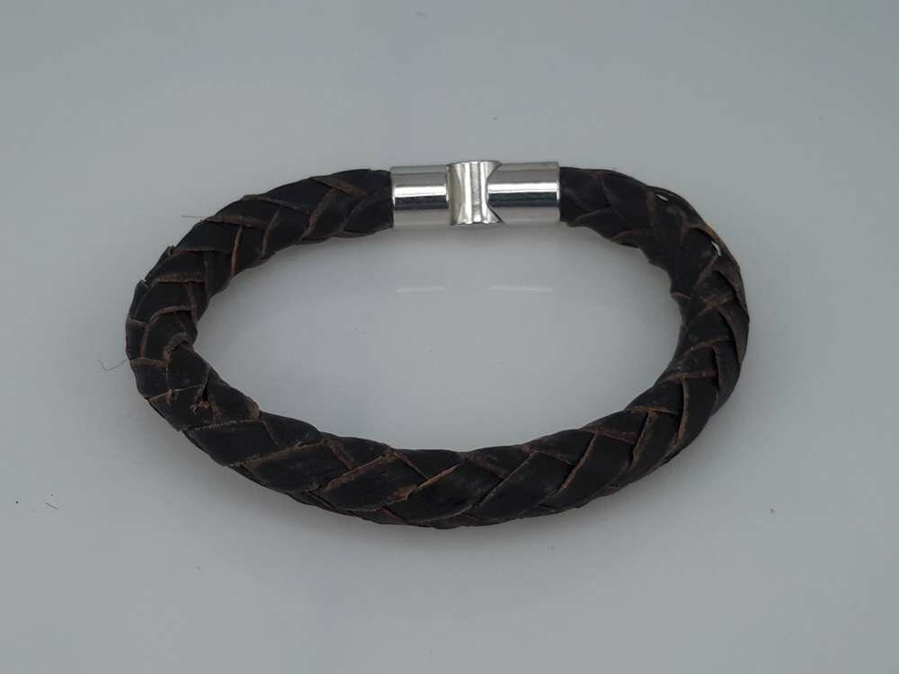 Braunes rundes geflochtenes Lederarmband &ndash; Magnetverschluss