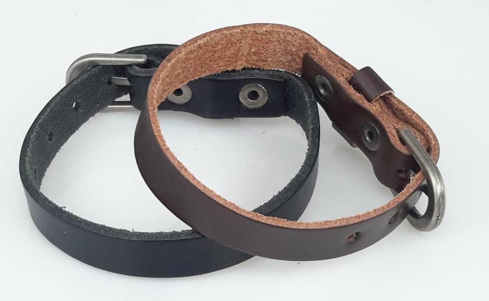 Set mit 3 schmalen Lederarmb&auml;ndern &ndash; glatt, schwarz oder braun