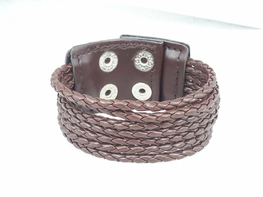 Armband aus PU-Leder &ndash; 7 geflochtene B&auml;nder mit Druckknopfverschluss