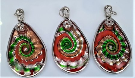 Murano hanger, zilver met rood en groen druppelvorm.