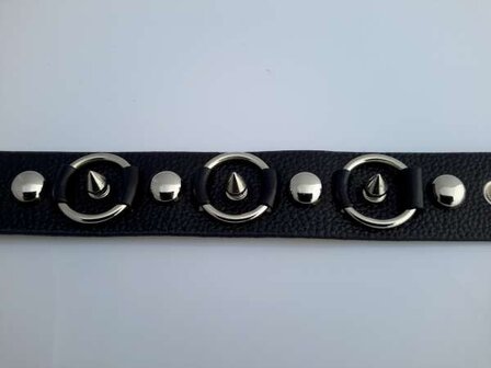 Leren armband met PU toplaag, ringen, spikes, bolle studs, zwart