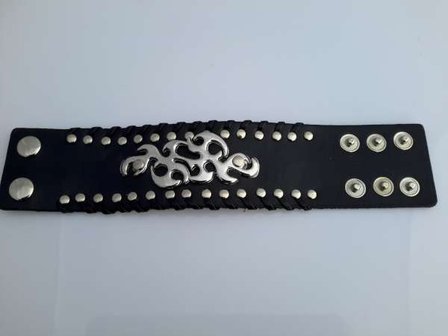 Brede leren armband, metalen Uitloop, platte studs, zwart