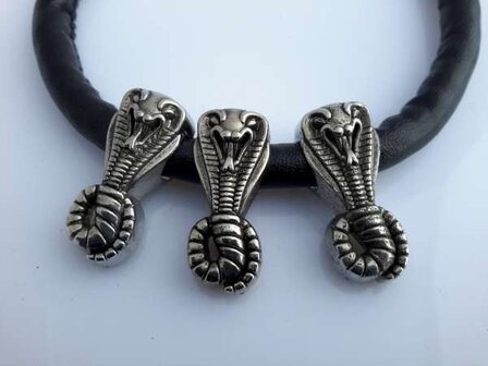 PU leren armband, rond, 3 cobra hangertjes, zwart 