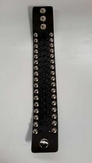 Brede leren armband, V-vlecht en ronde studs, zwart en bruin