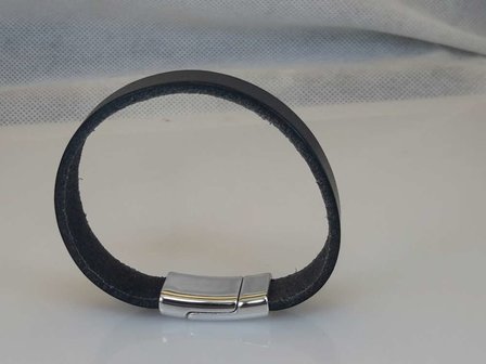 Glad leren Armband, zwart, smal, magneetsluiting