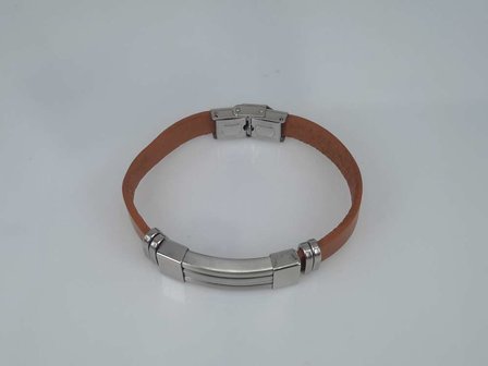 Leren armband lichtbruin, ribbelplaat in houder, edelstaalsluiting