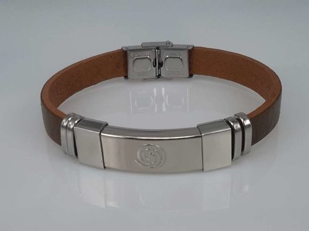 Leren armband bruin, plaat met krul in houder, edelstaalsluiting