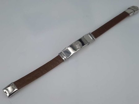 Leren armband bruin, plaat met krul in houder, edelstaalsluiting