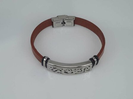 Leren armband roodbruin, plaat + krullen, sluiting edelstaal