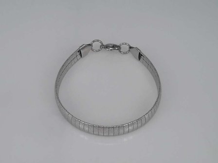 Edelstaal Omega Choker Armband, /\/\/\ hamerslag