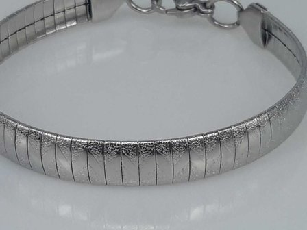 Edelstaal Omega Choker Armband, /\/\/\ hamerslag