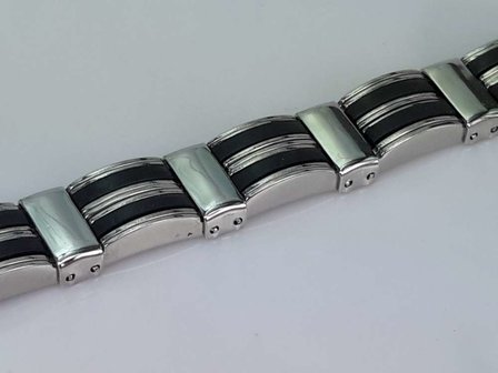 Edelstalen schakel armband met Zwart Rubber.