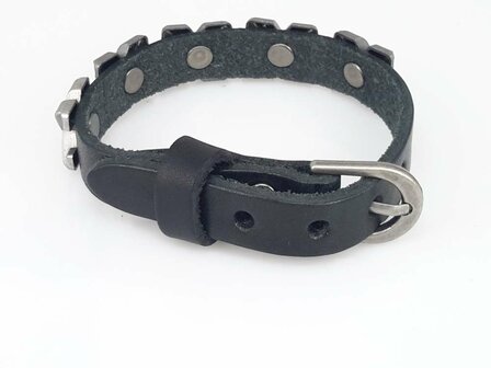 Leren Armband, 5 studs &#039;X&#039;, gesp