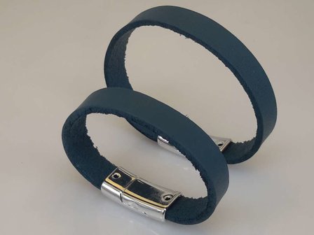 Glad leren Armband, blauw, smal, magneetsluiting