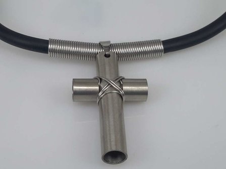 Rond leren ketting, edelstaal tube kruis