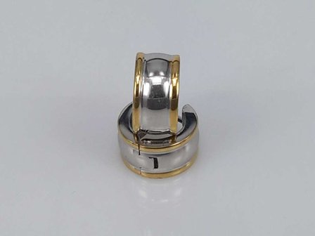 Edelstahl-Ohrringe breit, beidseitig d&uuml;nner Goldrand und Zentrum in Silber.