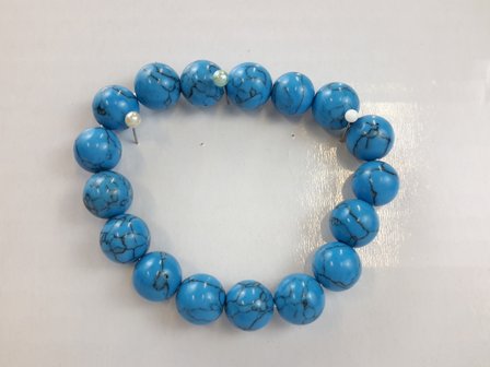 Armband T&uuml;rkis blau 17 Perlen von 12 mm.