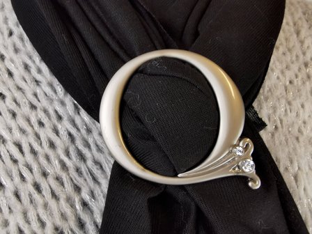 Schalring, praktischer Ring zum Befestigen eines Schals/Tuchs ohne L&ouml;cher zu machen.