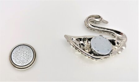 Magnet Brosche - Silver Swan - Crystal, perfekt um Schals, Wraps und Strickjacken ohne L&ouml;cher zu verschlie&szlig;en.