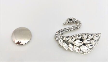 Magnet Brosche - Silver Swan - Crystal, perfekt um Schals, Wraps und Strickjacken ohne L&ouml;cher zu verschlie&szlig;en.