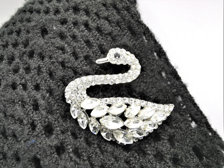 Magnet Brosche - Silver Swan - Crystal, perfekt um Schals, Wraps und Strickjacken ohne L&ouml;cher zu verschlie&szlig;en.