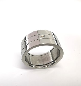 RVS brede triple  stress - spinning ringen met kleine zirkonia in middenste ring., doos 36 st