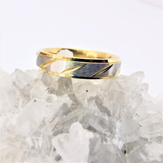 Edelstahl Ringe, Matt Silberring mit Goldstreifen und Rand. box 36st