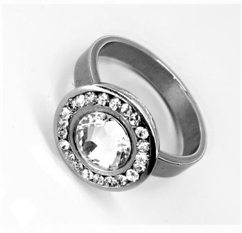 Edelstaal Ringen zilverkleurig rond met 7mm zirkonia en rond omheen strass steentjes, doos 36 st