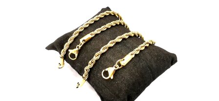 Edelstahl Armband aus goldfarbenem, gedrehtem Kordelband Gr&ouml;&szlig;e 19 cm.