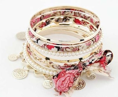 Armband, 7 dichte ringen goudkleur, parelmoer, stof in bloemenprint, 5