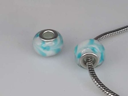 Bedeltje: pandora style murano, lichtblauw, wit, zilver, per 6