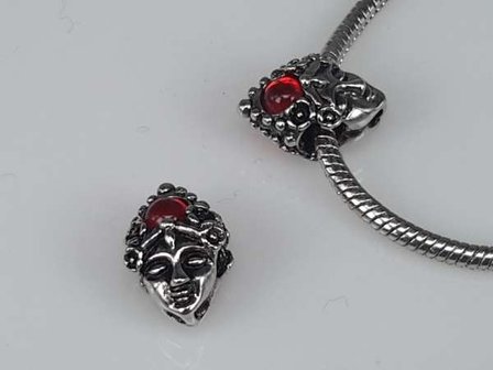 Zilverkleurige pandora style bedel: buddhahoofdje met rood shakra bolletje, per 6