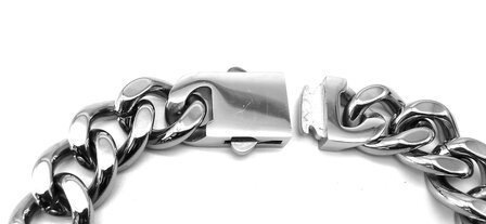 Silberfarbenes Stahlarmband mit groben Gliedern. L 24 cm