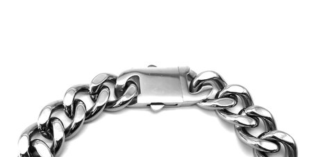 Silberfarbenes Stahlarmband mit groben Gliedern. L 24 cm