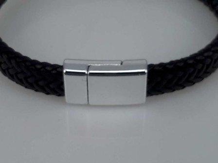 Leder schwarz fein geflochtenes Armband mit Magnetverschluss.