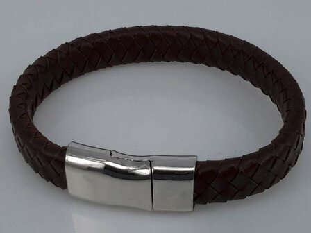 Lederen gevlochten armband bruin met magneet sluiting.