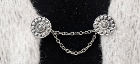 Clips met dubbel ketting Zeeuwse knoop in kleur antiek zilver look.