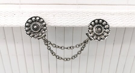 Clips met dubbel ketting Zeeuwse knoop in kleur antiek zilver look.