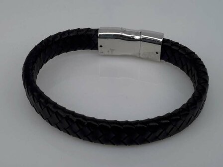 Lederen gevlochten armband zwart met magneet sluiting.