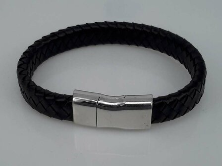 Lederen gevlochten armband zwart met magneet sluiting.