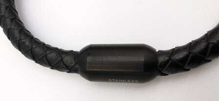 Herren Leder schwarz geflochtene Armb&auml;nder schwarz Verschluss 22 cm.