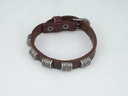 Lederarmband, 5 halbrunde Bolzen, Schnalle