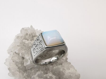 RVS Edelsteen Opaal zilverkleurig Griekse design vierkant ringen met beschermsteen. 