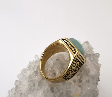 Edelstahl-Edelstein-quadratischer gr&uuml;ner Calcit-goldfarbener Ring. mit schwarz/goldenen Mustern an der Seite.