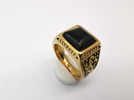 RVS Edelsteen vierkant Zwart Onyx goudkleurig Ring. met zwarte/goud patronen aan de zijkant. 