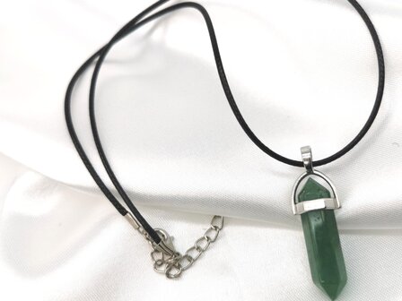 Ketting met Groene Aventurijn, edelsteenhanger, obelisk pegel