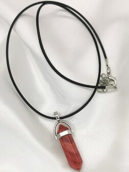 Halskette mit rotem Jaspis, Edelsteinanh&auml;nger, Obelisk-Eiszapfen.