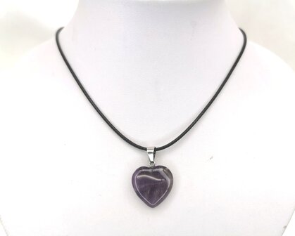 Schwarze Halskette mit Herz Amethyst, Edelsteinanh&auml;nger.